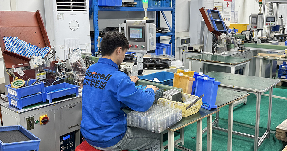 32700 Lithium ion battery factory